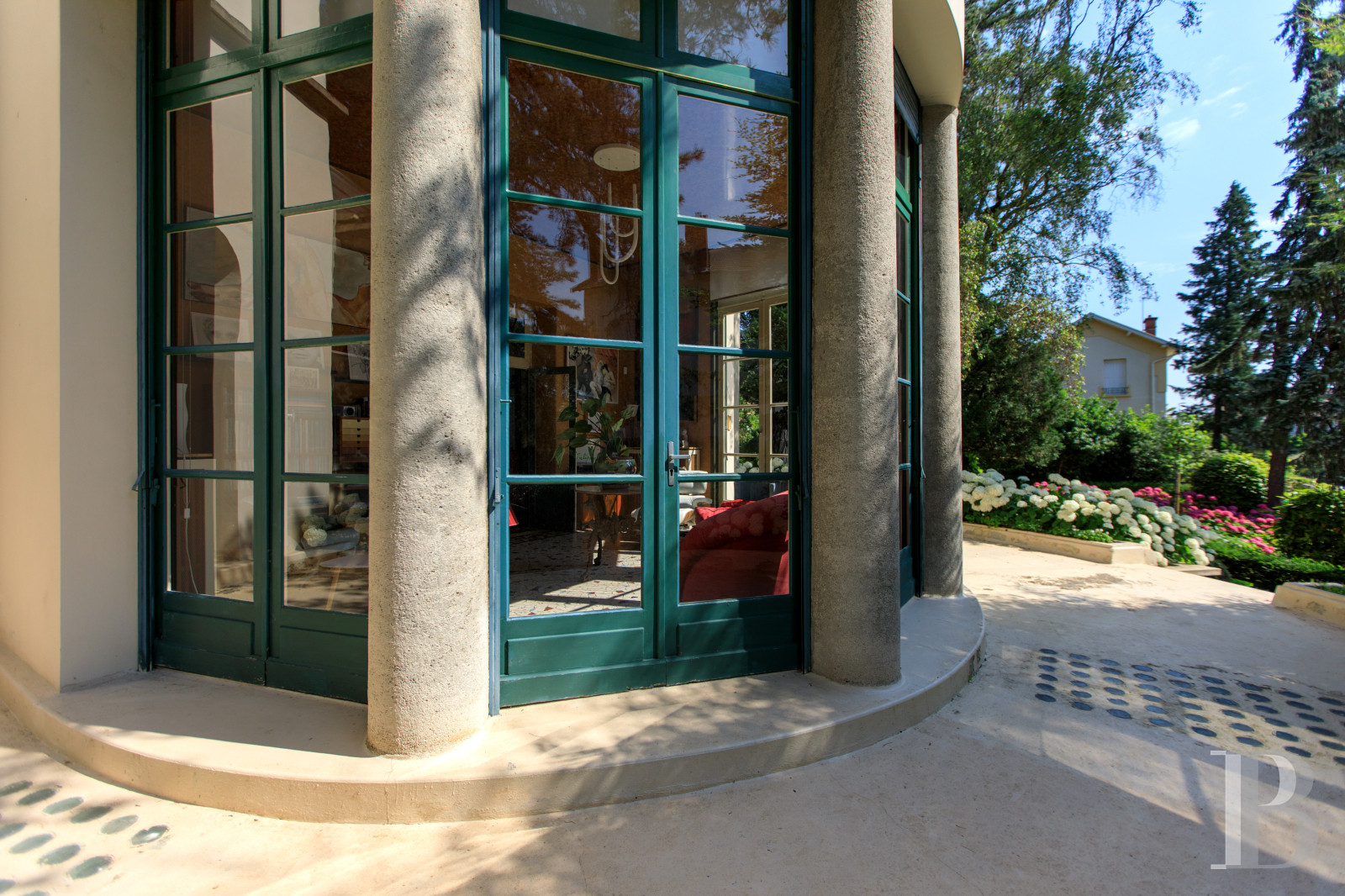 En Saône-et-Loire, à Mâcon, une villa et son jardin entièrement de style Art déco - photo  n°61